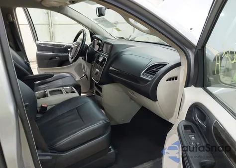 2015 Chrysler Town & Country Touring z USA, uszkodzony, nr VIN 2C4RC1BG2FR756166